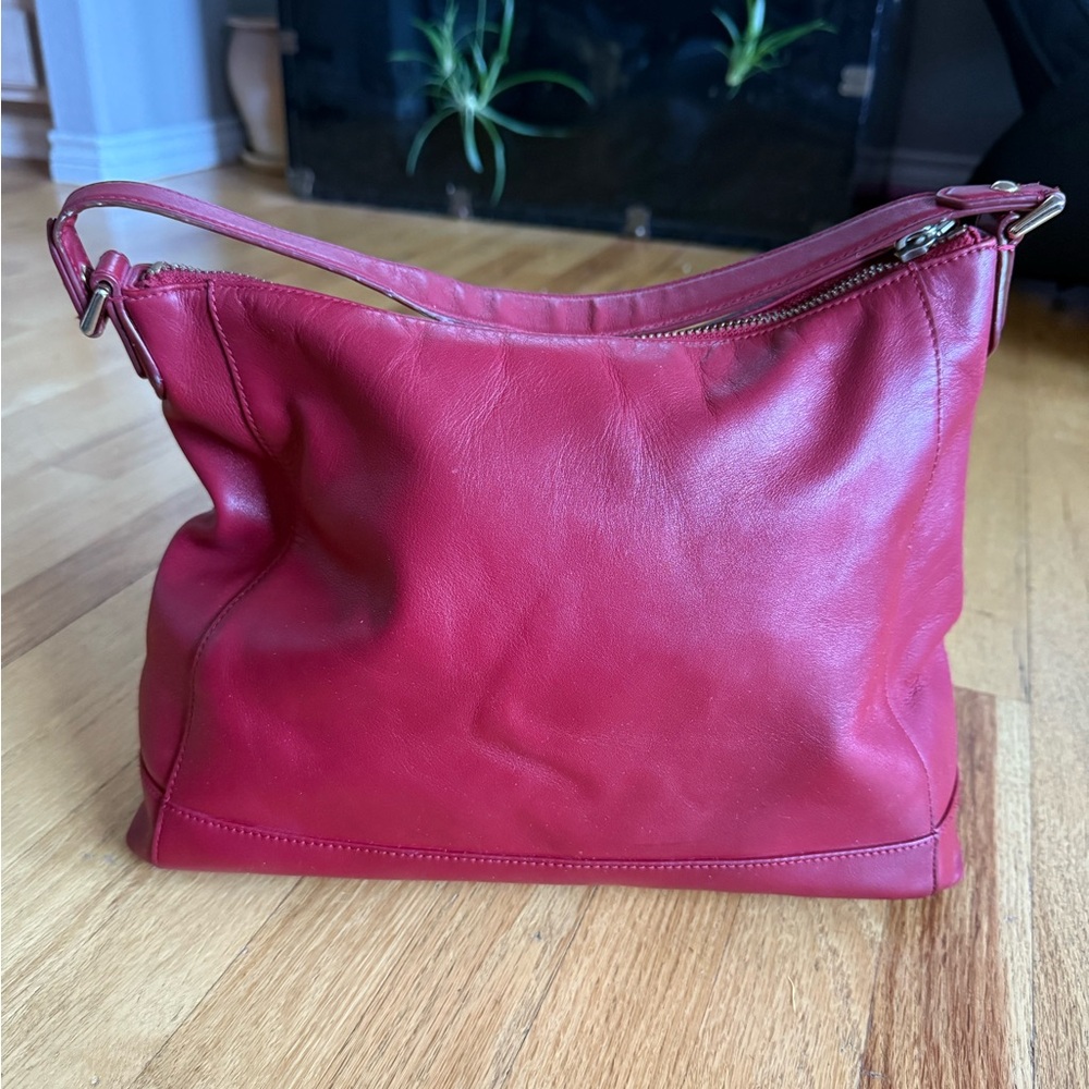 Elegant Coach Red Leather Shoulder Bag Purse - Picture 2 of 9